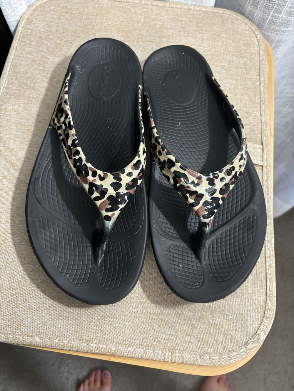 OOFOS Recovery Black Flip Flop Sandals with Leopard Print Straps